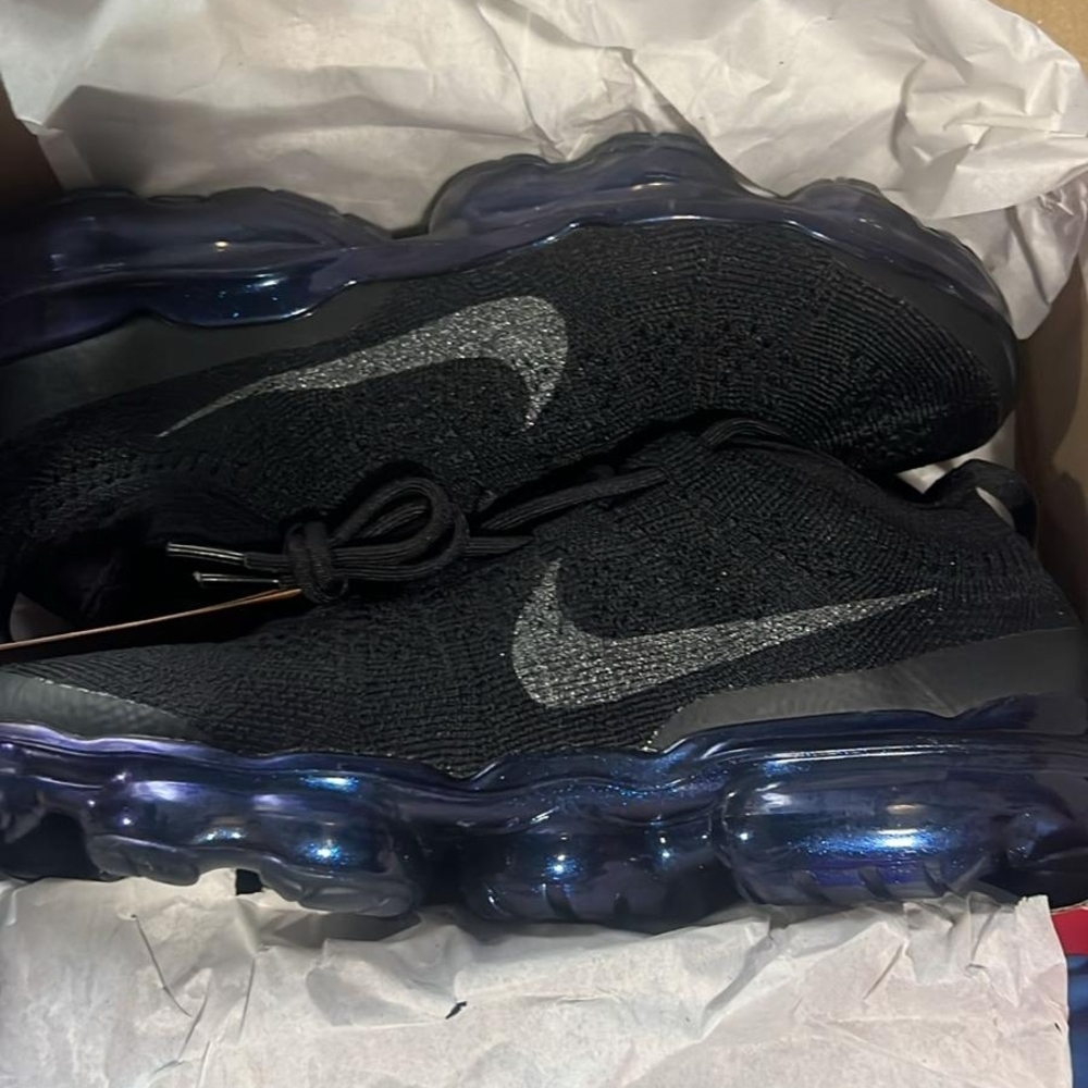 Brand NEW Womens Vapormax 2023 Flyknit "Black Iridescent" sneakers
